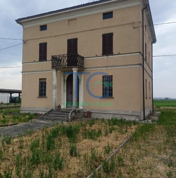 casa indipendente in vendita a Cadeo