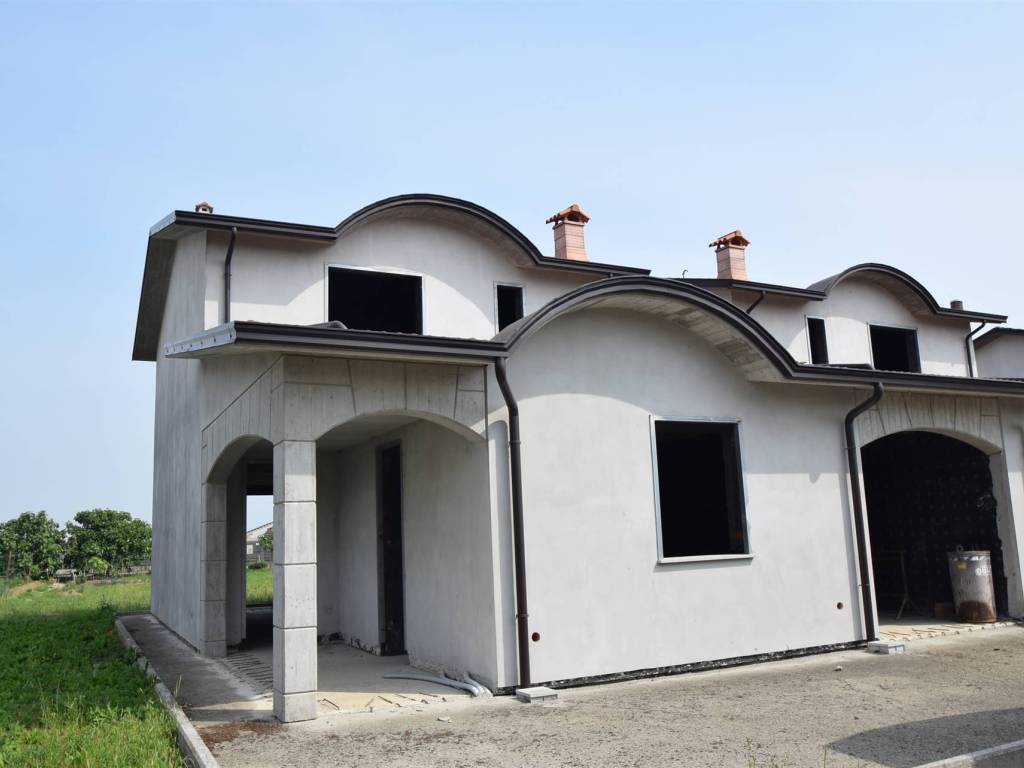 casa indipendente in vendita a Cadeo in zona Roveleto