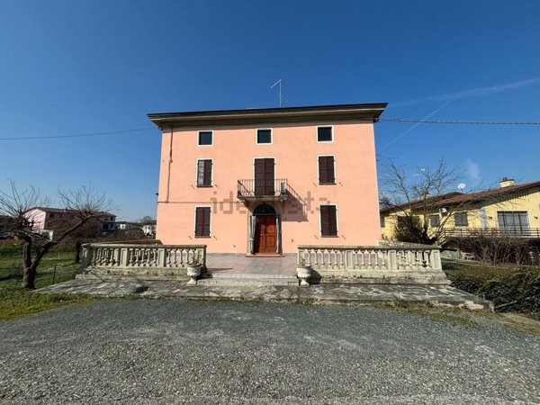 casa indipendente in vendita a Cadeo in zona Roveleto