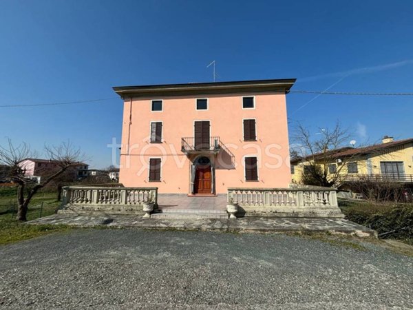 casa indipendente in vendita a Cadeo in zona Roveleto