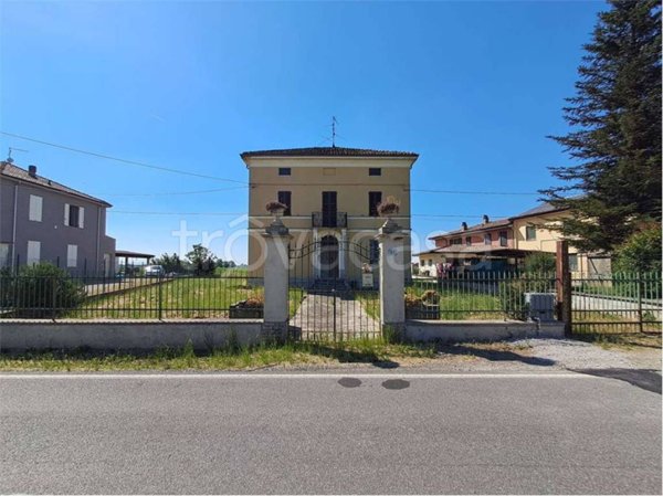 casa indipendente in vendita a Cadeo in zona Saliceto