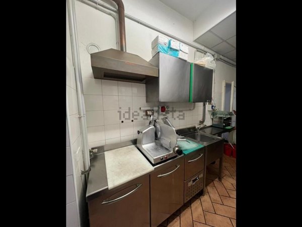 negozio in vendita a Cadeo