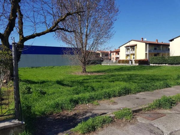 intera palazzina in vendita a Cadeo in zona Roveleto