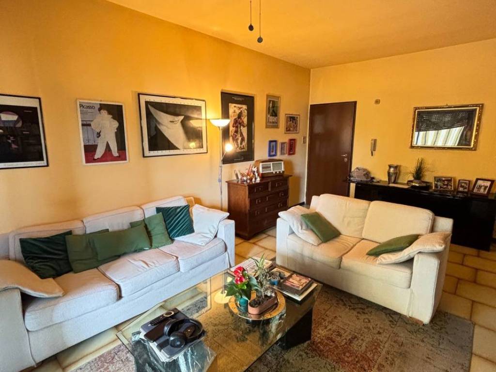 appartamento in vendita a Cadeo in zona Roveleto