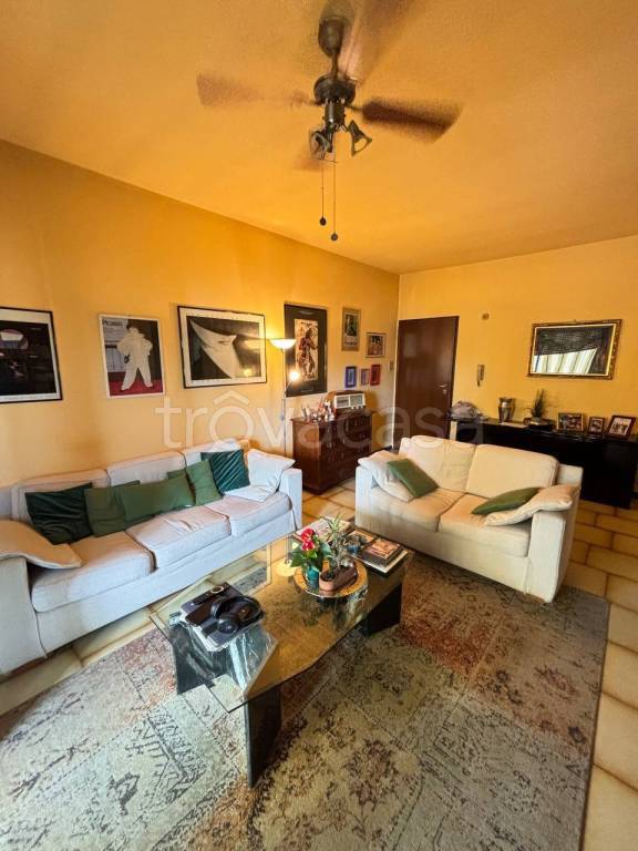 appartamento in vendita a Cadeo in zona Roveleto