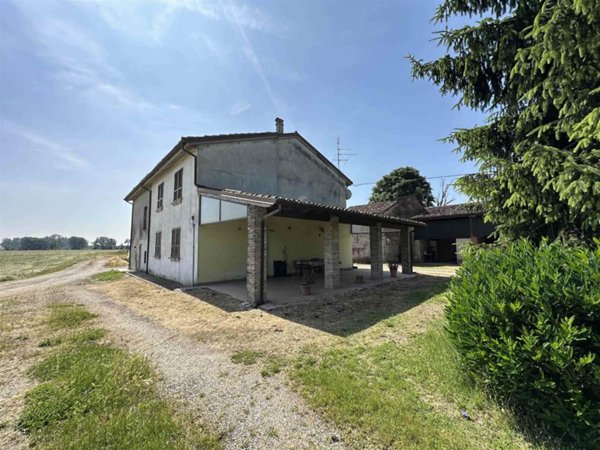 casa indipendente in vendita a Cadeo