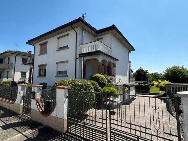 casa indipendente in vendita a Cadeo in zona Roveleto