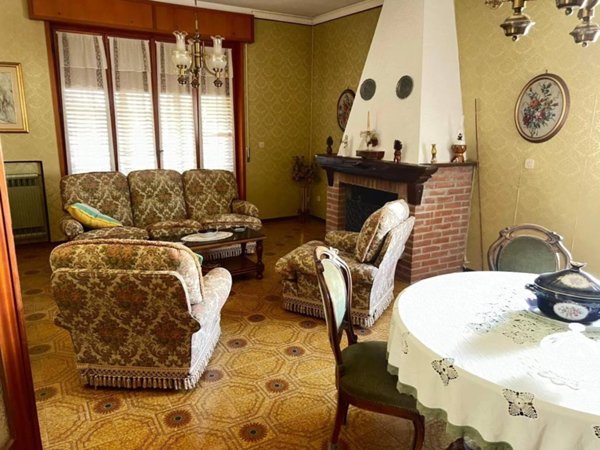 casa indipendente in vendita a Cadeo
