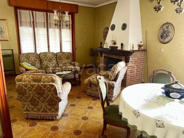 casa indipendente in vendita a Cadeo