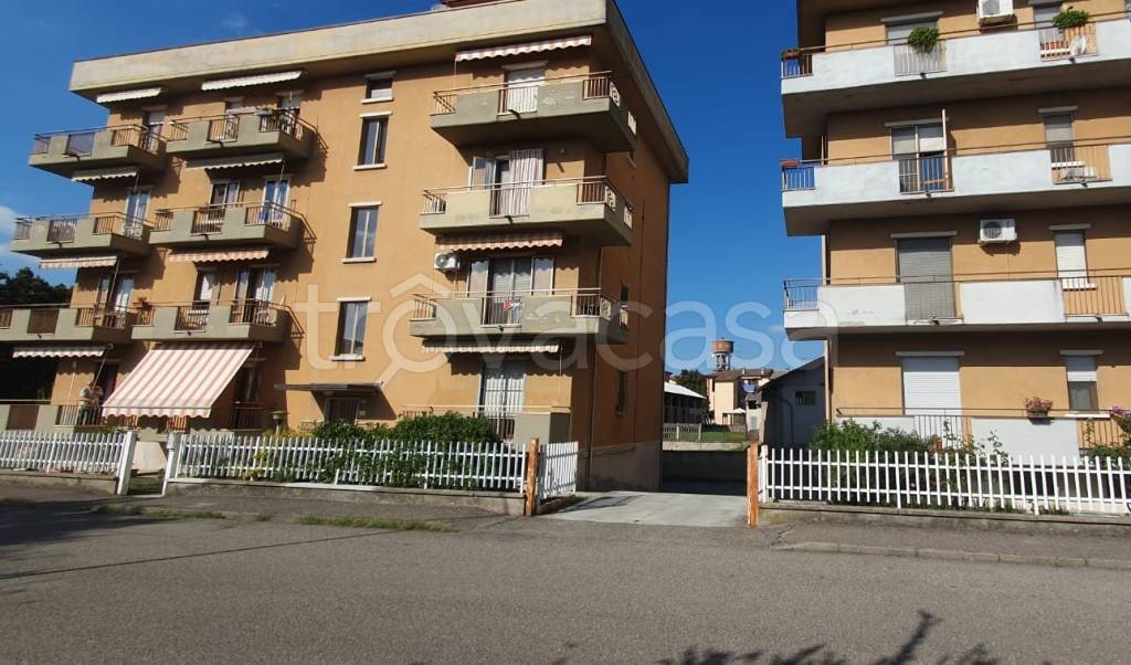 locale di sgombero in vendita a Cadeo in zona Roveleto