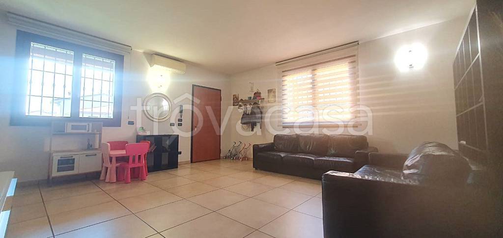 casa indipendente in vendita a Cadeo in zona Fontana Fredda