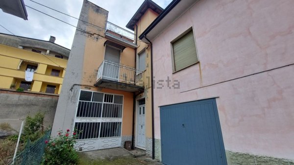 casa indipendente in vendita a Cadeo in zona Roveleto