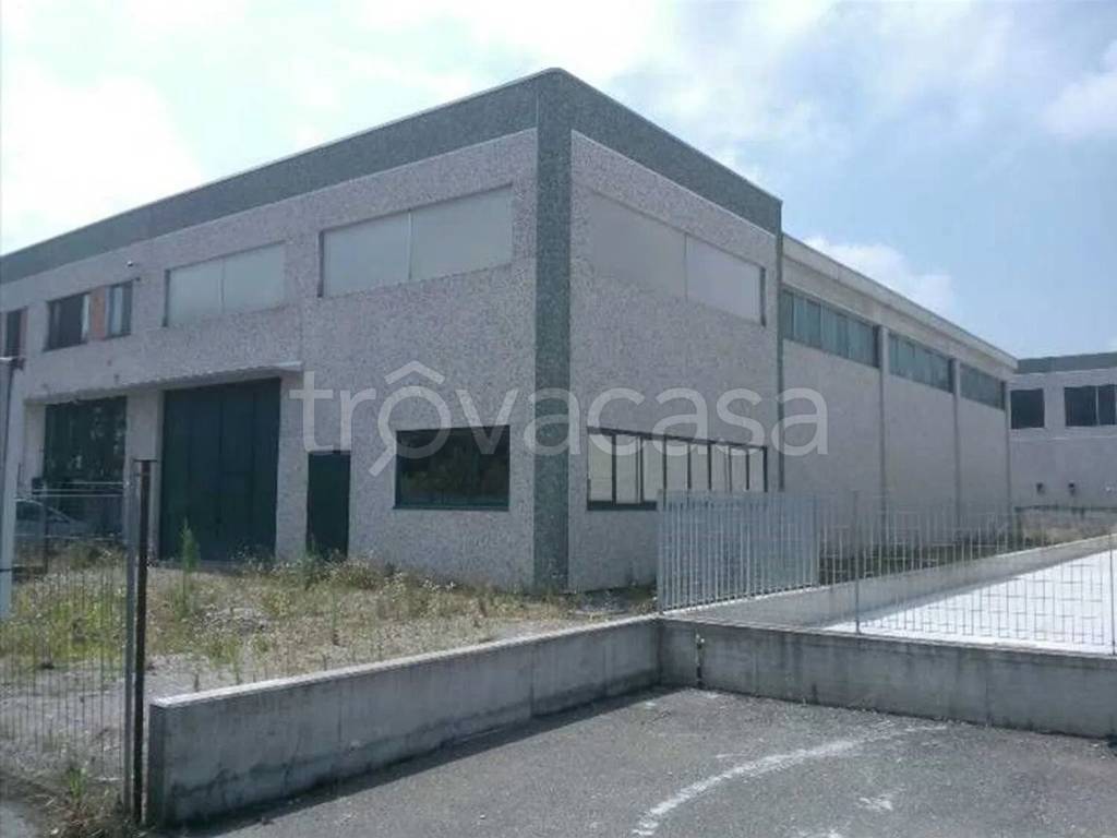 locale commerciale in vendita a Cadeo