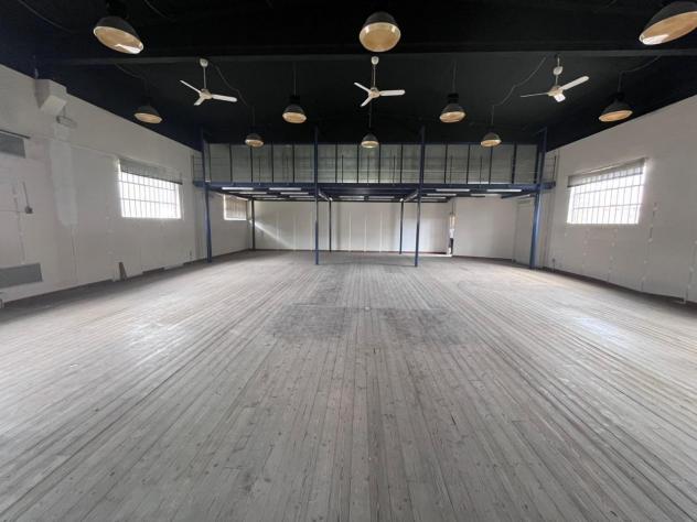 locale commerciale in vendita a Cadeo