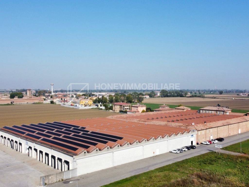 locale commerciale in vendita a Cadeo