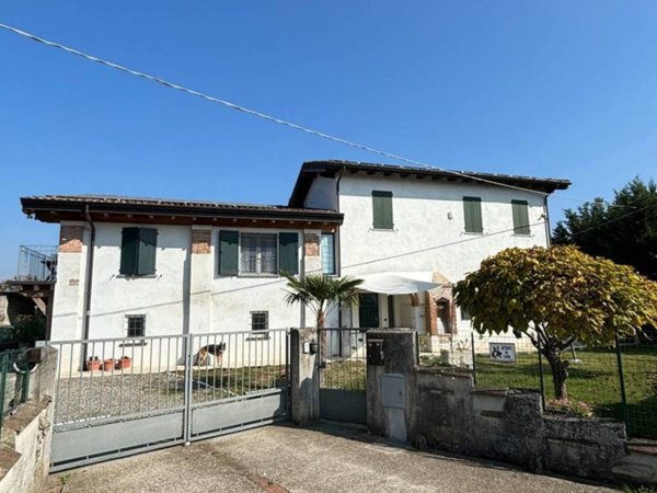 casa indipendente in vendita a Cadeo in zona Saliceto