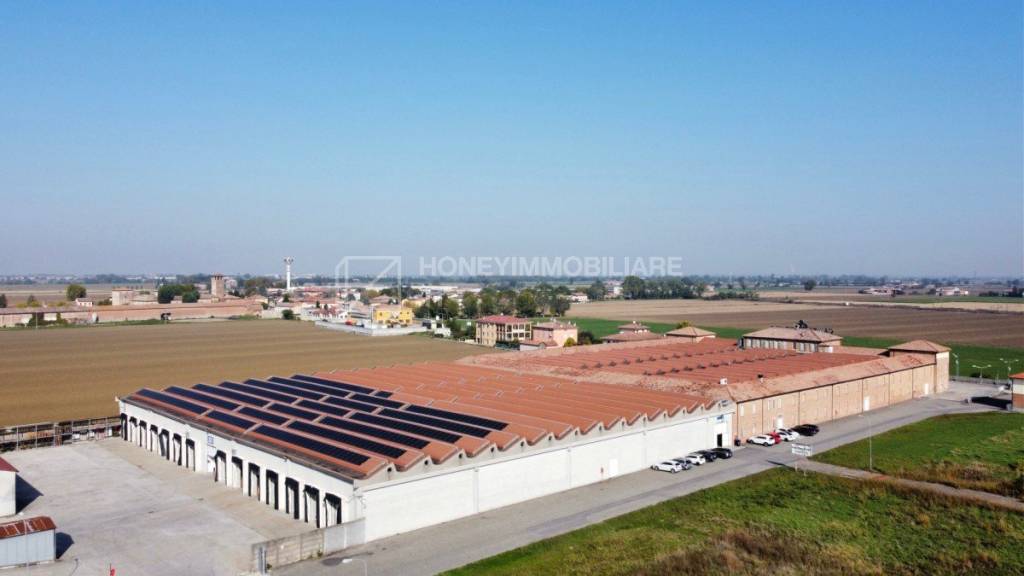 locale commerciale in vendita a Cadeo