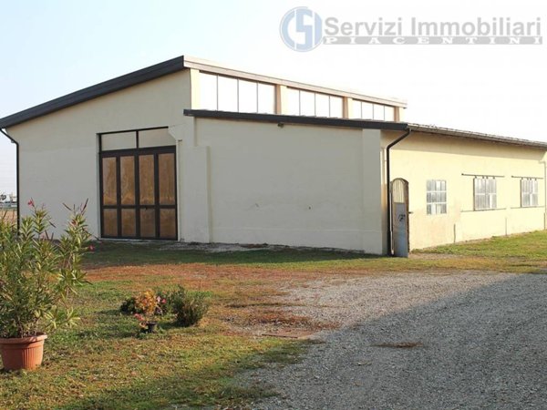 casa indipendente in vendita a Cadeo in zona Fontana Fredda