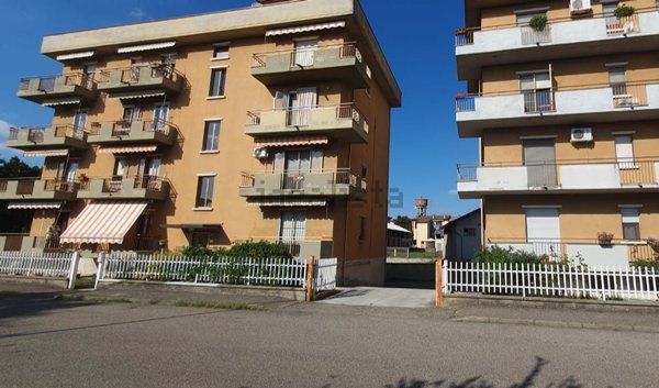 casa indipendente in vendita a Cadeo in zona Roveleto