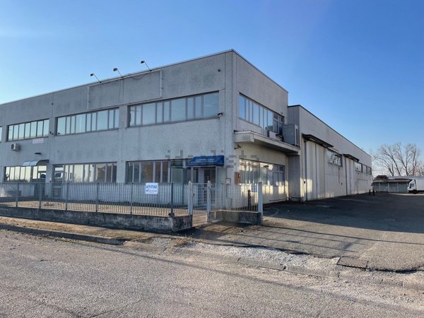 capannone in vendita a Cadeo