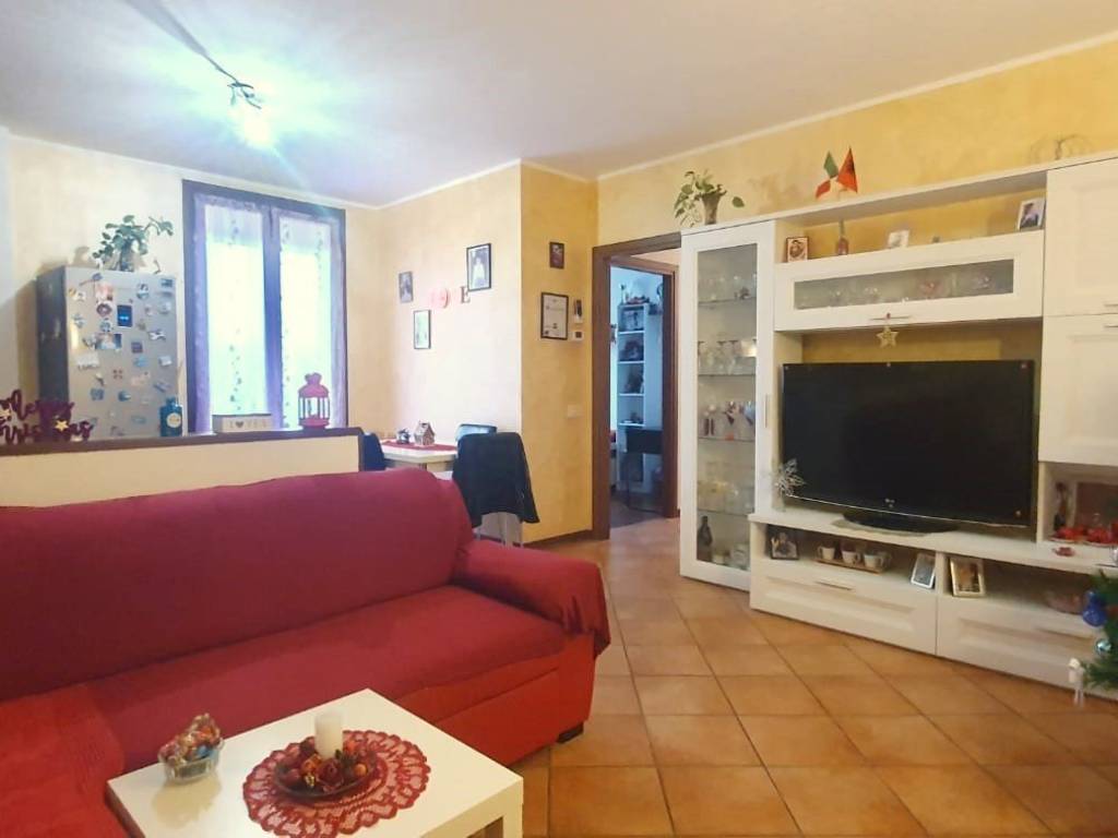 appartamento in vendita a Cadeo in zona Roveleto