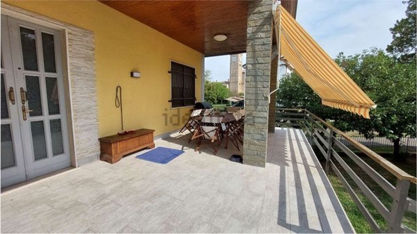 casa indipendente in vendita a Cadeo