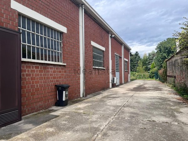 locale commerciale in vendita a Cadeo