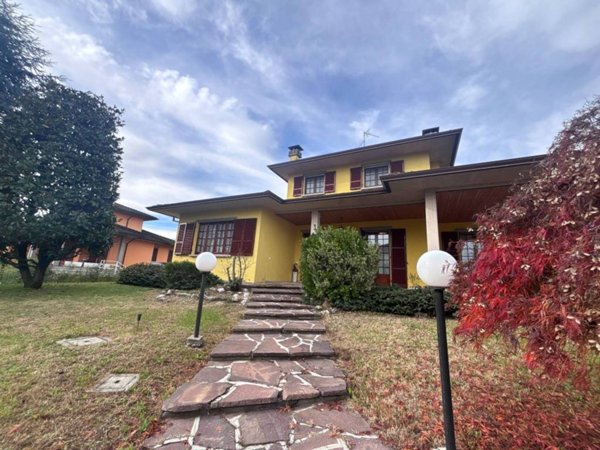 casa indipendente in vendita a Cadeo in zona Roveleto