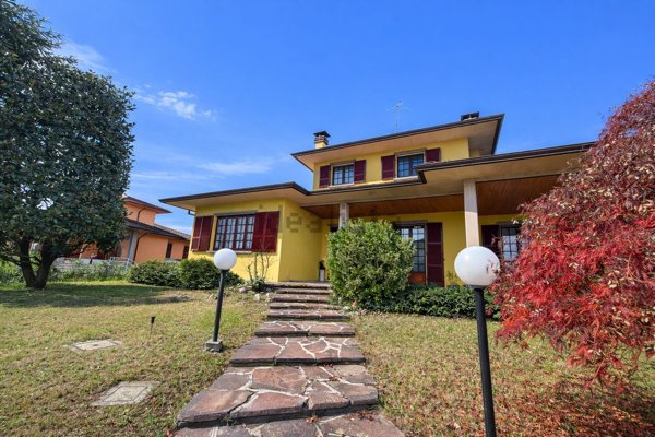 casa indipendente in vendita a Cadeo in zona Roveleto