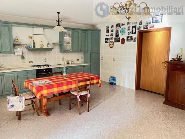 appartamento in vendita a Cadeo in zona Roveleto