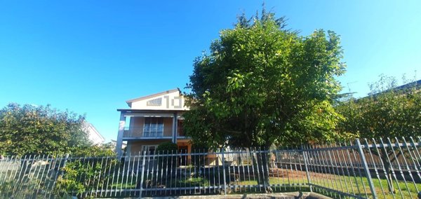 casa indipendente in vendita a Cadeo