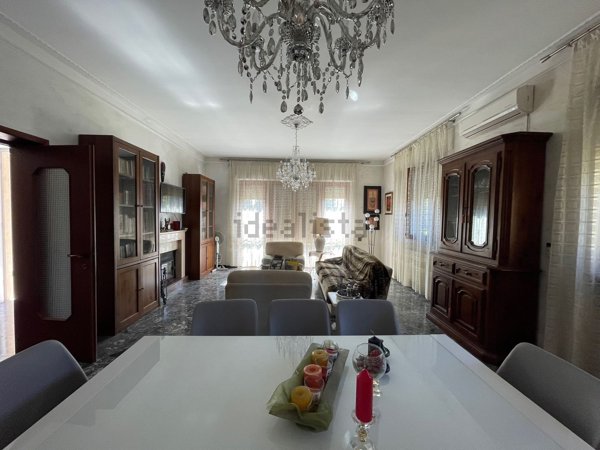 casa indipendente in vendita a Cadeo in zona Roveleto