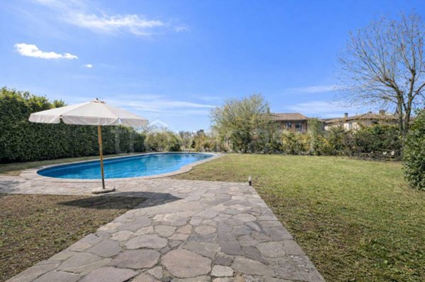 casa indipendente in vendita a Cadeo in zona Roveleto