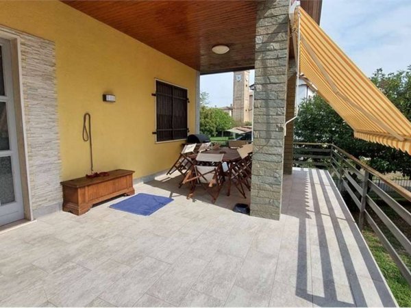 casa indipendente in vendita a Cadeo in zona Roveleto