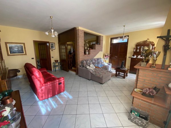 casa indipendente in vendita a Cadeo in zona Roveleto