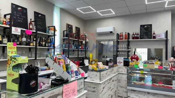 negozio in vendita a Cadeo in zona Roveleto