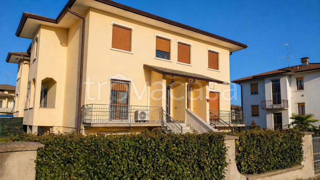 casa indipendente in vendita a Cadeo in zona Roveleto
