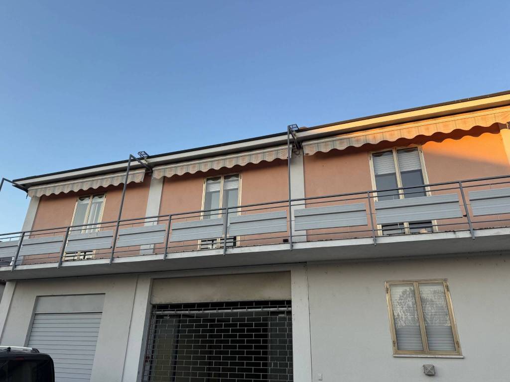 locale commerciale in vendita a Cadeo