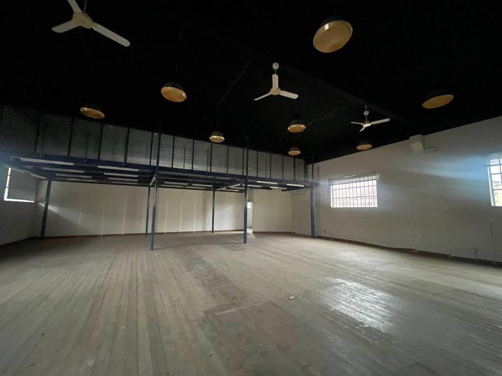 locale commerciale in vendita a Cadeo in zona Roveleto