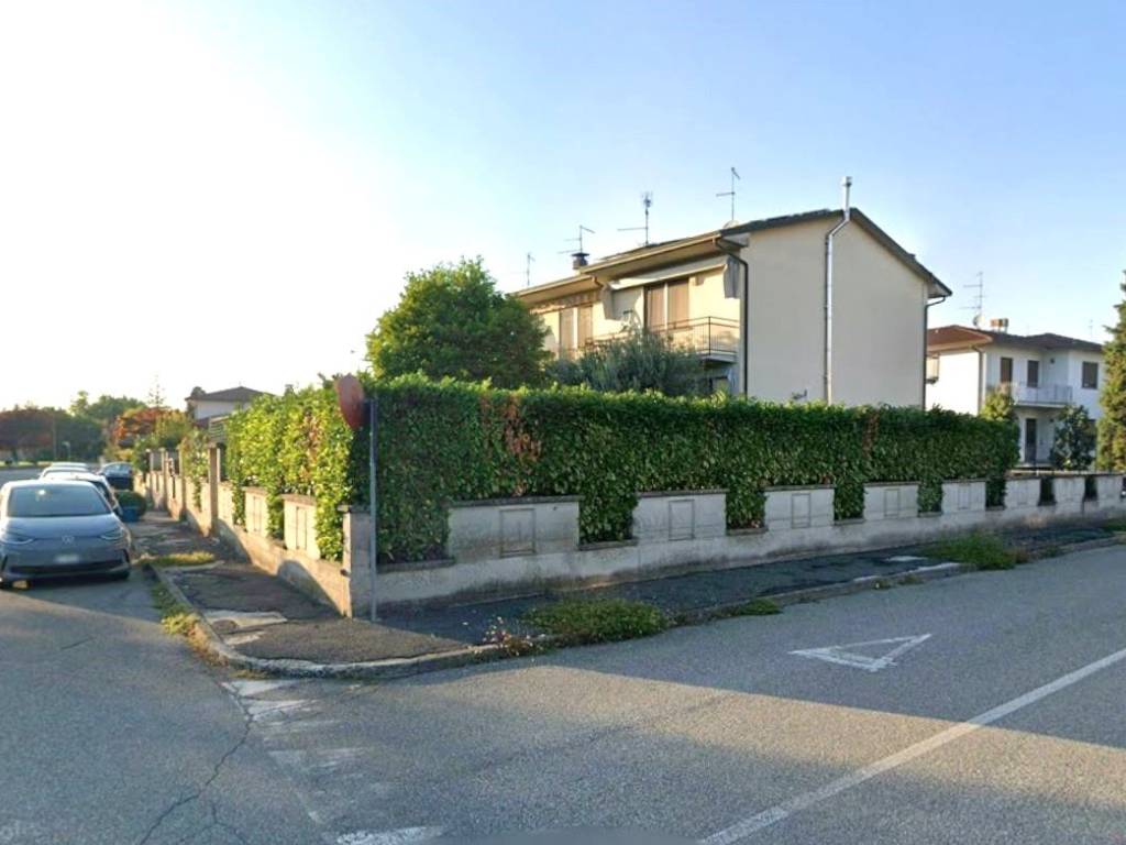 casa indipendente in vendita a Cadeo in zona Roveleto