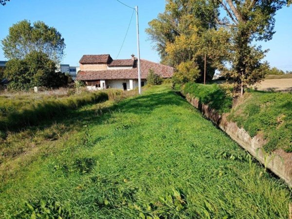 casa indipendente in vendita a Cadeo