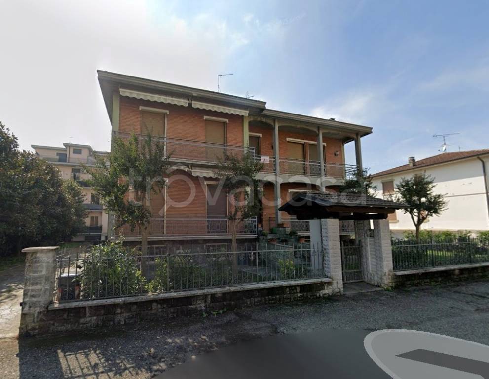 appartamento in vendita a Cadeo in zona Roveleto