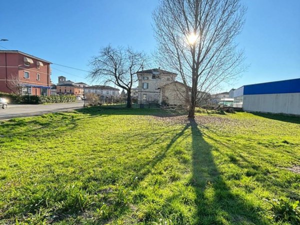 terreno edificabile in vendita a Cadeo in zona Fontana Fredda