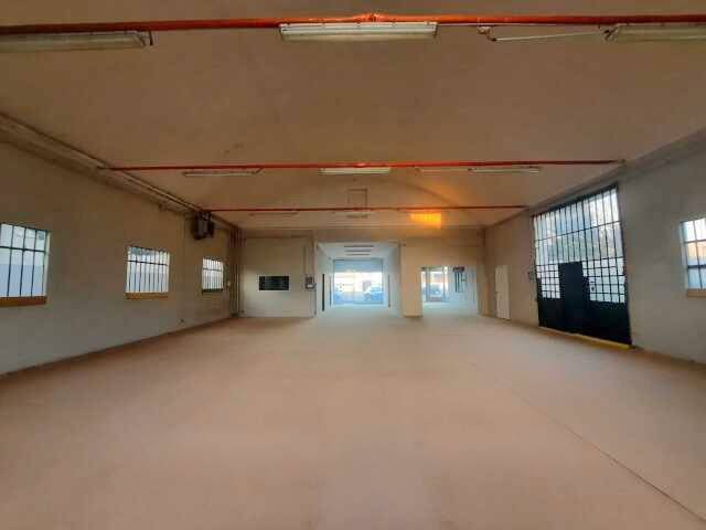 locale commerciale in vendita a Cadeo in zona Roveleto