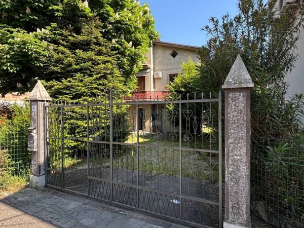 casa indipendente in vendita a Cadeo in zona Fontana Fredda