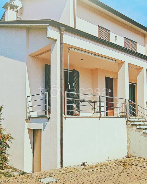 casa indipendente in vendita a Cadeo in zona Fontana Fredda