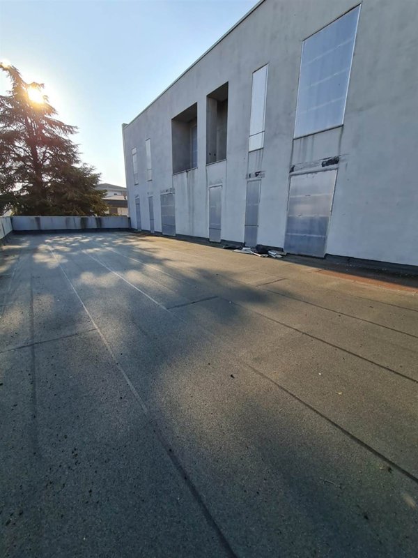 locale commerciale in vendita a Cadeo in zona Roveleto