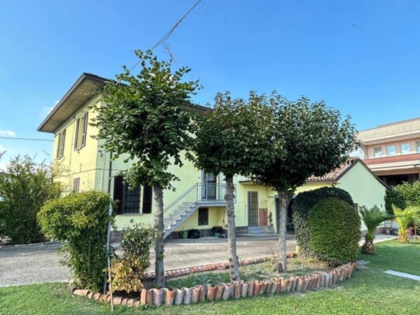 casa indipendente in vendita a Cadeo in zona Roveleto