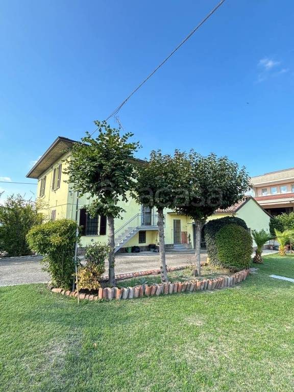 casa indipendente in vendita a Cadeo in zona Roveleto