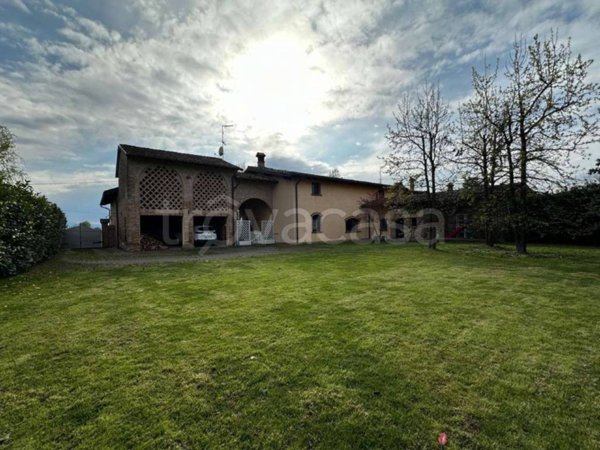 casa indipendente in vendita a Cadeo in zona Roveleto